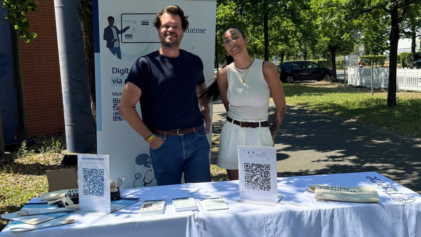 via medici Roadshow mit Boutaina und Max